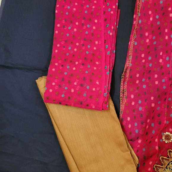 Embellished Semi Stitched Suit - Picture 5 of 8